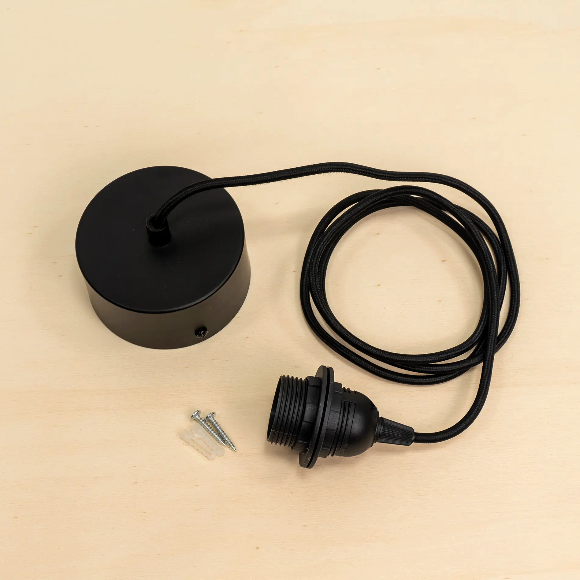 Cable noir pour suspension